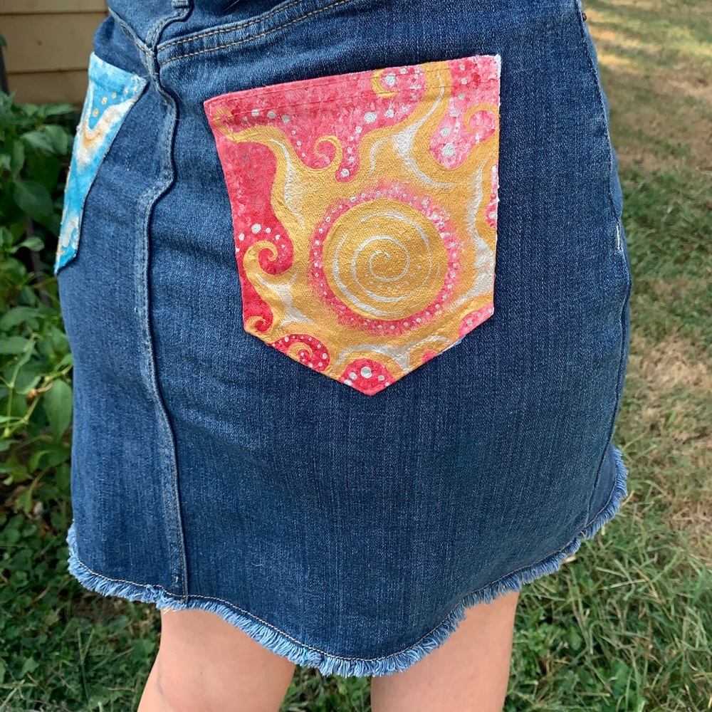 Hand painted denim skirt!🎨🖌